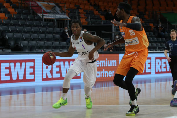 赛都充满着 赛都充满着