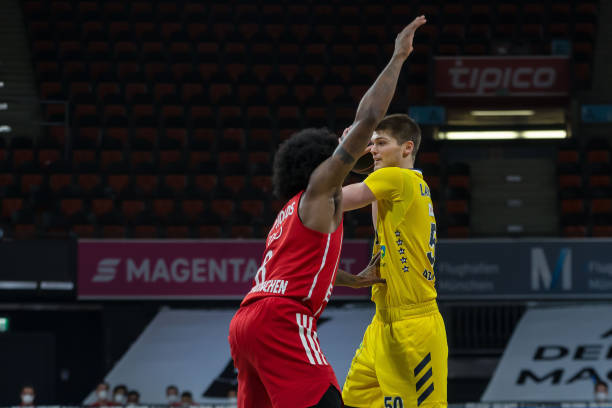 阵容固然经 阵容固然经